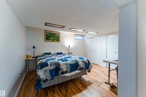 190 Gariepy Crescent Nw, Edmonton, AB - Indoor Photo Showing Bedroom