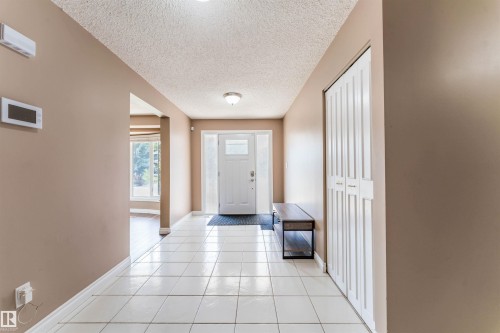 190 Gariepy Crescent Nw, Edmonton, AB - Indoor Photo Showing Other Room