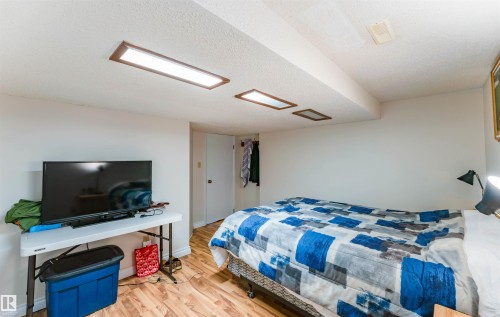190 Gariepy Crescent Nw, Edmonton, AB - Indoor Photo Showing Bedroom