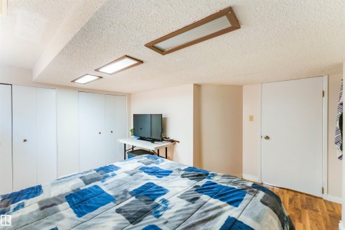190 Gariepy Crescent Nw, Edmonton, AB - Indoor Photo Showing Bedroom