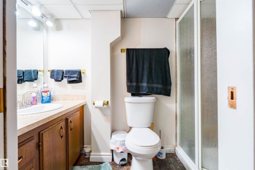 190 Gariepy Crescent Nw, Edmonton, AB - Indoor Photo Showing Bathroom