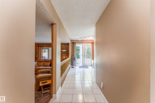 190 Gariepy Crescent Nw, Edmonton, AB - Indoor Photo Showing Other Room