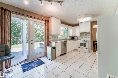 190 Gariepy Crescent Nw, Edmonton, AB - Indoor Photo Showing Kitchen