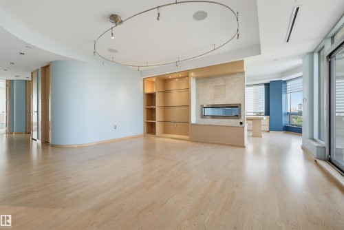 #901 10035 Saskatchewan Dr Nw, Edmonton, AB - Indoor