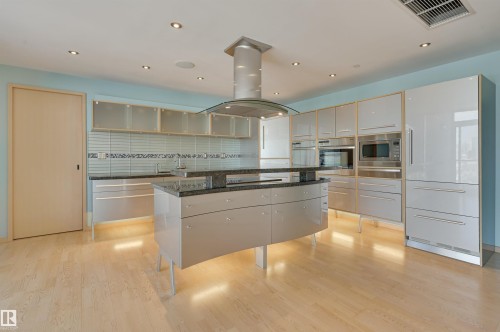 #901 10035 Saskatchewan Dr Nw, Edmonton, AB - Indoor Photo Showing Kitchen