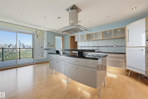 #901 10035 Saskatchewan Dr Nw, Edmonton, AB - Indoor Photo Showing Kitchen