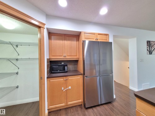 2562 Hanna Crescent Nw, Edmonton, AB - Indoor