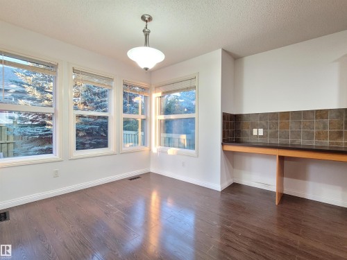 2562 Hanna Crescent Nw, Edmonton, AB - Indoor Photo Showing Other Room