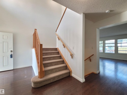 2562 Hanna Crescent Nw, Edmonton, AB - Indoor Photo Showing Other Room