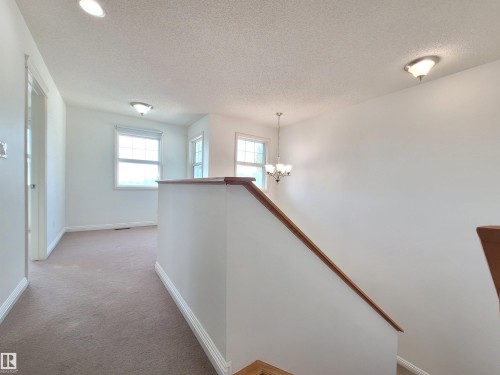 2562 Hanna Crescent Nw, Edmonton, AB - Indoor Photo Showing Other Room