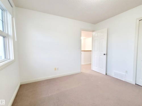 2562 Hanna Crescent Nw, Edmonton, AB - Indoor Photo Showing Other Room