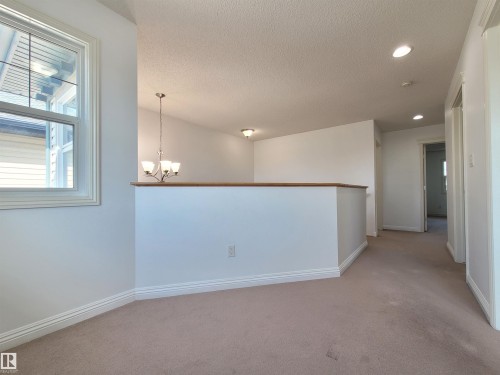 2562 Hanna Crescent Nw, Edmonton, AB - Indoor Photo Showing Other Room