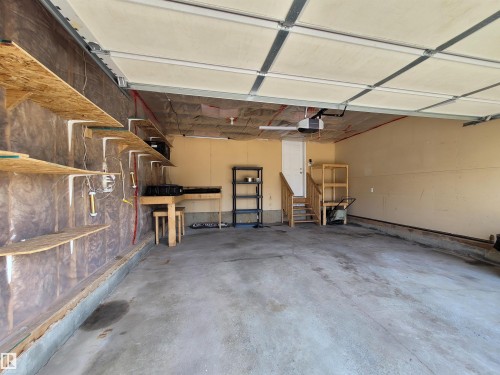 2562 Hanna Crescent Nw, Edmonton, AB - Indoor Photo Showing Garage