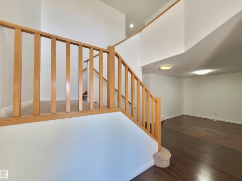 2562 Hanna Crescent Nw, Edmonton, AB - Indoor Photo Showing Other Room
