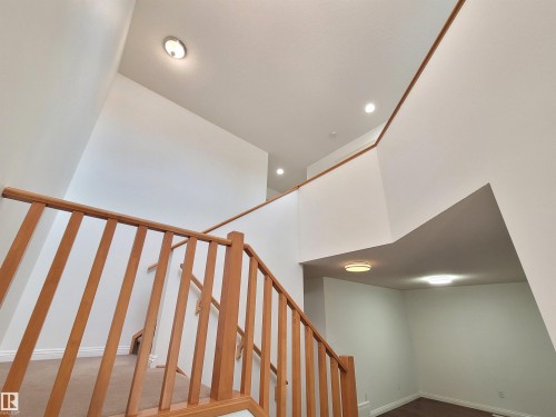 2562 Hanna Crescent Nw, Edmonton, AB - Indoor Photo Showing Other Room