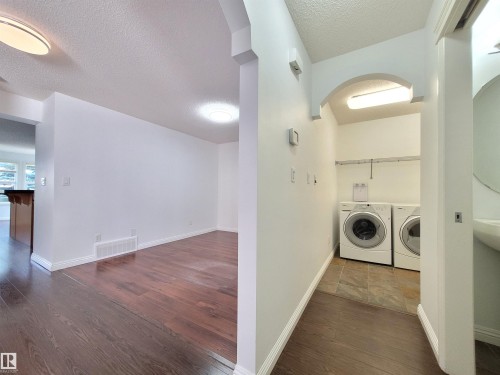2562 Hanna Crescent Nw, Edmonton, AB - Indoor Photo Showing Laundry Room