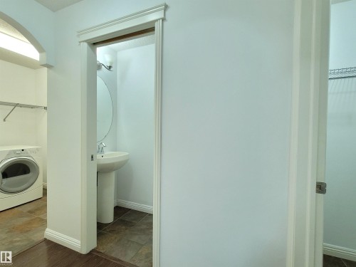 2562 Hanna Crescent Nw, Edmonton, AB - Indoor Photo Showing Laundry Room