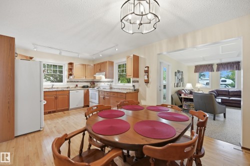 365 Kline Crescent Nw, Edmonton, AB - Indoor Photo Showing Dining Room