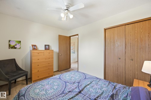 365 Kline Crescent Nw, Edmonton, AB - Indoor Photo Showing Bedroom