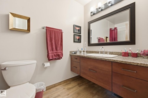 365 Kline Crescent Nw, Edmonton, AB - Indoor Photo Showing Bathroom