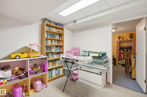 365 Kline Crescent Nw, Edmonton, AB - Indoor Photo Showing Office
