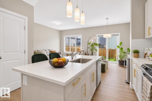 9412 Pear Crescent Sw, Edmonton, AB - Indoor Photo Showing Kitchen With Upgraded Kitchen
