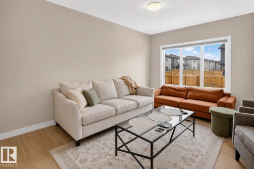 9412 Pear Crescent Sw, Edmonton, AB - Indoor Photo Showing Living Room