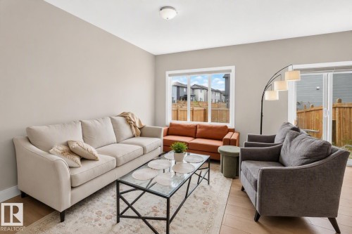 9412 Pear Crescent Sw, Edmonton, AB - Indoor Photo Showing Living Room