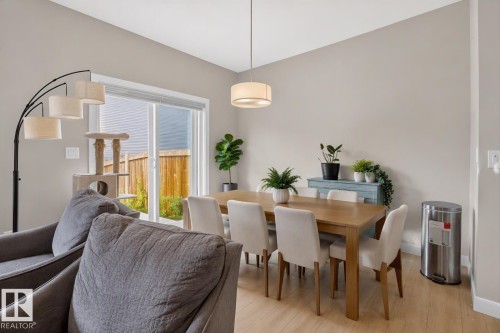 9412 Pear Crescent Sw, Edmonton, AB - Indoor Photo Showing Dining Room
