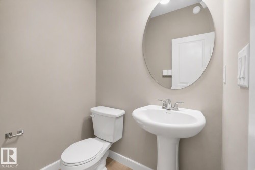 9412 Pear Crescent Sw, Edmonton, AB - Indoor Photo Showing Bathroom