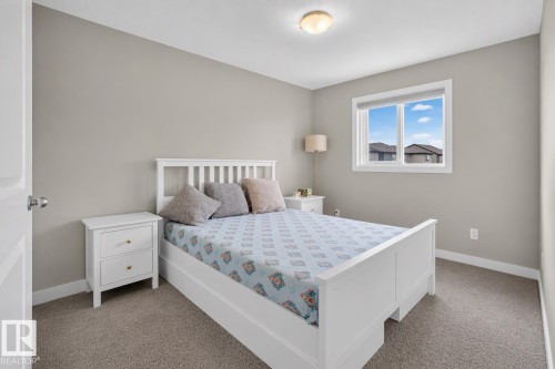 9412 Pear Crescent Sw, Edmonton, AB - Indoor Photo Showing Bedroom