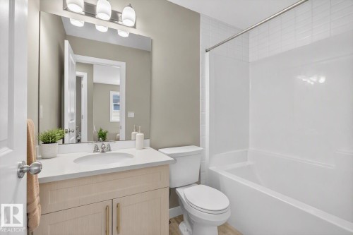 9412 Pear Crescent Sw, Edmonton, AB - Indoor Photo Showing Bathroom