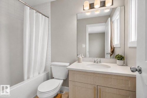 9412 Pear Crescent Sw, Edmonton, AB - Indoor Photo Showing Bathroom