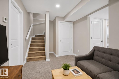 9412 Pear Crescent Sw, Edmonton, AB - Indoor