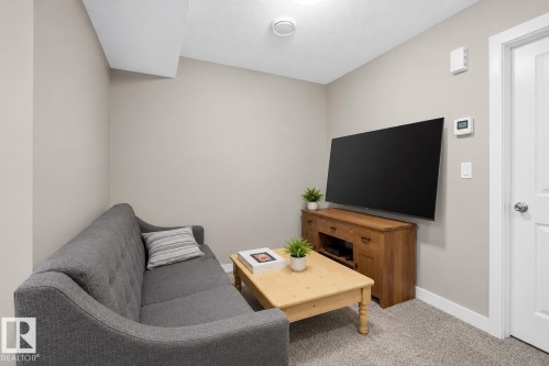 9412 Pear Crescent Sw, Edmonton, AB - Indoor Photo Showing Other Room