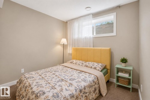 9412 Pear Crescent Sw, Edmonton, AB - Indoor Photo Showing Bedroom