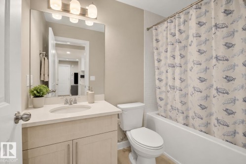 9412 Pear Crescent Sw, Edmonton, AB - Indoor Photo Showing Bathroom