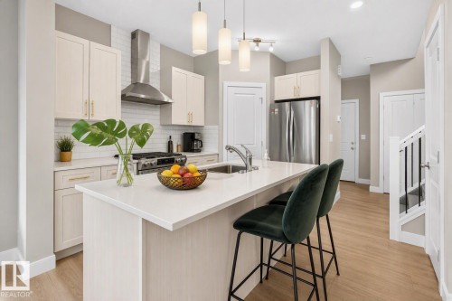 9412 Pear Crescent Sw, Edmonton, AB - Indoor Photo Showing Kitchen With Upgraded Kitchen