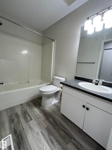 #A 17 Imperial Cr, Devon, AB - Indoor Photo Showing Bathroom