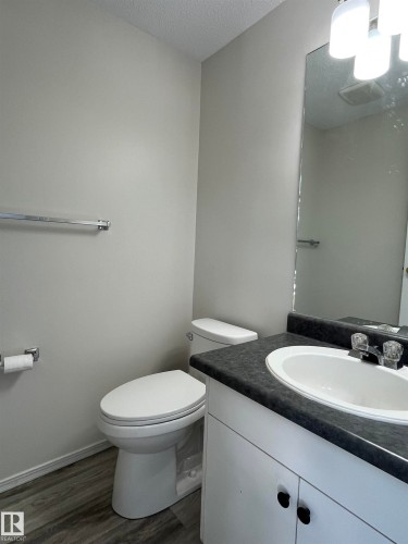 #A 17 Imperial Cr, Devon, AB - Indoor Photo Showing Bathroom