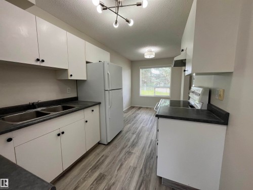 #A 17 Imperial Cr, Devon, AB - Indoor Photo Showing Kitchen With Double Sink