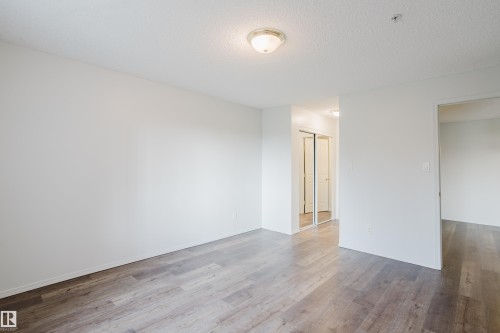 #324 2903 Rabbit Hill Rd Nw, Edmonton, AB - Indoor Photo Showing Other Room