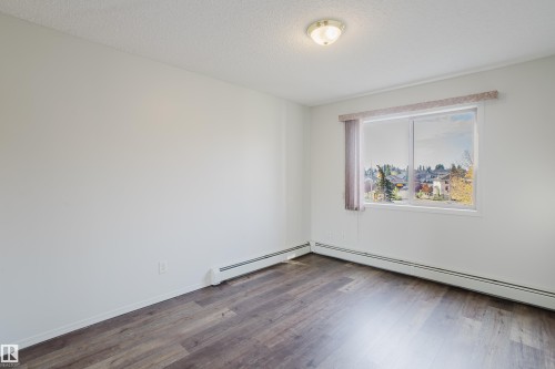 #324 2903 Rabbit Hill Rd Nw, Edmonton, AB - Indoor Photo Showing Other Room
