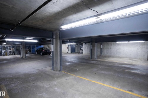 #324 2903 Rabbit Hill Rd Nw, Edmonton, AB - Indoor Photo Showing Garage