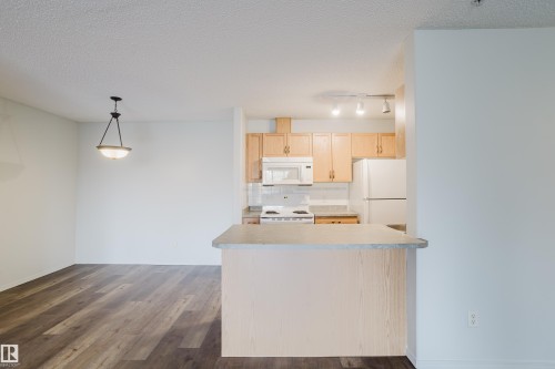 #324 2903 Rabbit Hill Rd Nw, Edmonton, AB - Indoor Photo Showing Kitchen