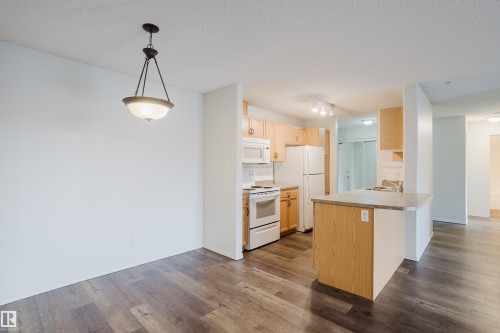 #324 2903 Rabbit Hill Rd Nw, Edmonton, AB - Indoor Photo Showing Kitchen
