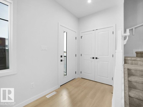 260 24 St Sw Sw, Edmonton, AB - Indoor Photo Showing Other Room