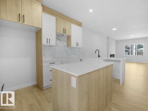 260 24 St Sw Sw, Edmonton, AB - Indoor Photo Showing Kitchen