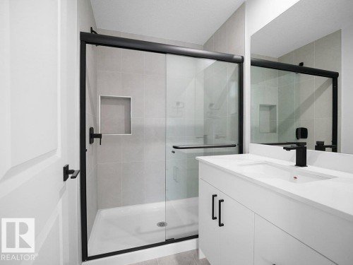 260 24 St Sw Sw, Edmonton, AB - Indoor Photo Showing Bathroom