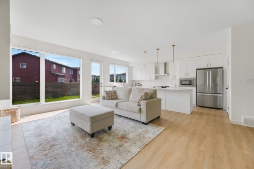 3217 Kulay Way Sw, Edmonton, AB - Indoor Photo Showing Kitchen